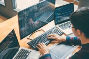 Top 8 Công Việc Phù Hợp Với Người Bị Bại Liệt Tại Nhà 2025