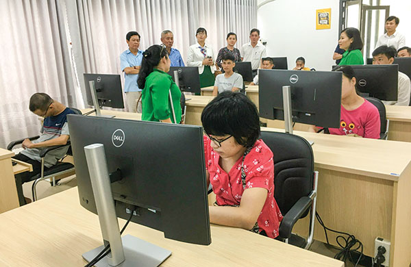 Tạo Không Gian Giao Tiếp và Hỗ Trợ Tinh Thần