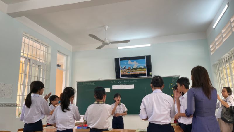 Các yếu tố ảnh hưởng đến khả năng nói của người điếc