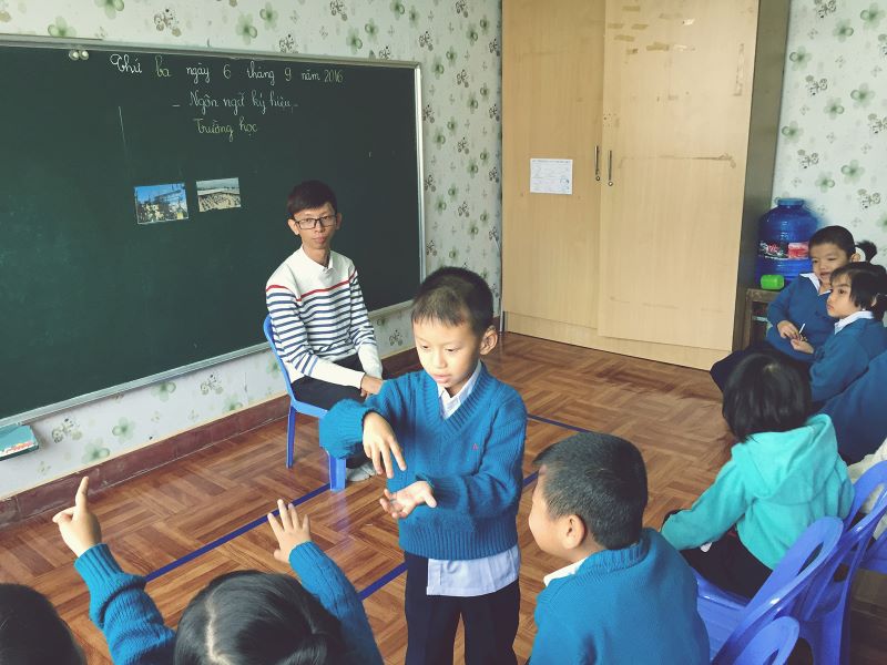 Người điếc và sự phát triển ngôn ngữ